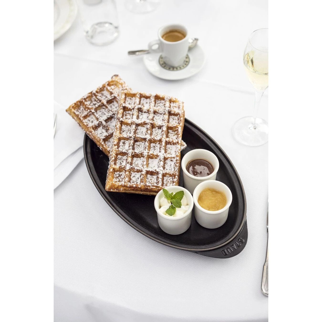 Staub Pirofila Con Coperchio Ovale - 31 Cm, Nero - immagine 4