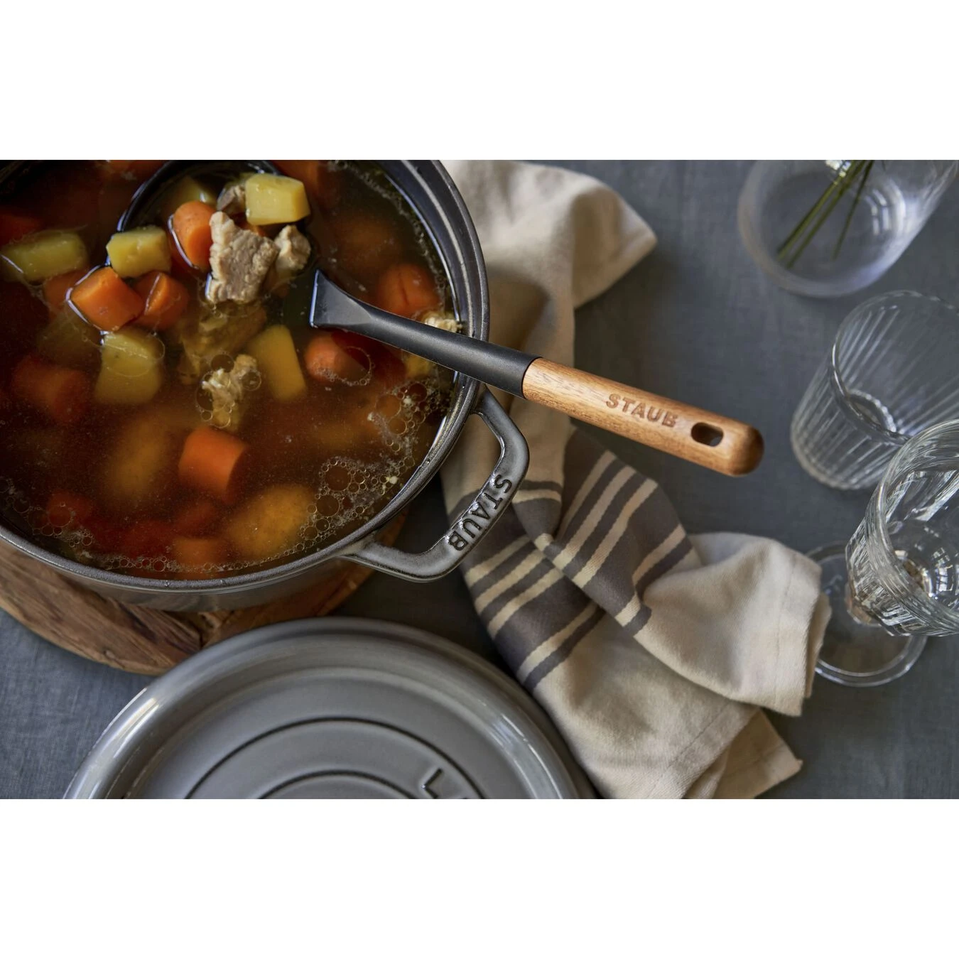 Staub Cocotte Rotonda - 24 Cm, Colore Grigio Grafite - immagine 5