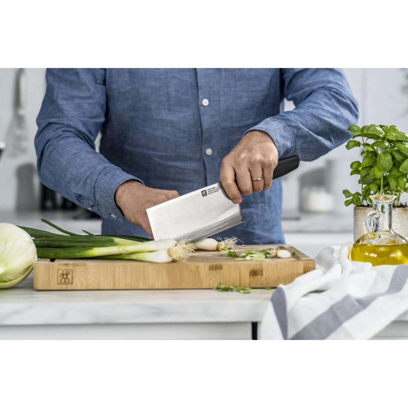 Zwilling Coltello Da Cuoco Modello Cinese 18 Cm, Nero - immagine 3